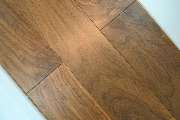 Паркетная доска Bau Master Exclusive GL13 Орех Гладкий 1200-400x190x8